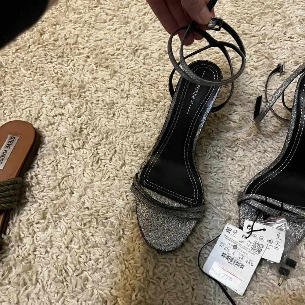 NWOT Berksha silver sparkle heel size 37
